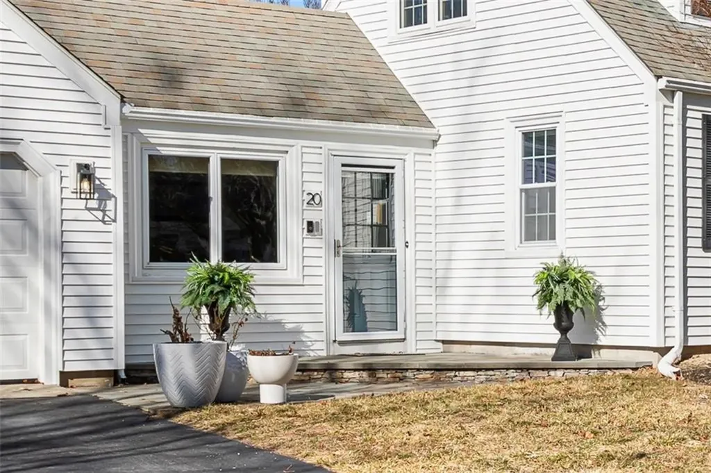 20 Highview Avenue Barrington RI 02806