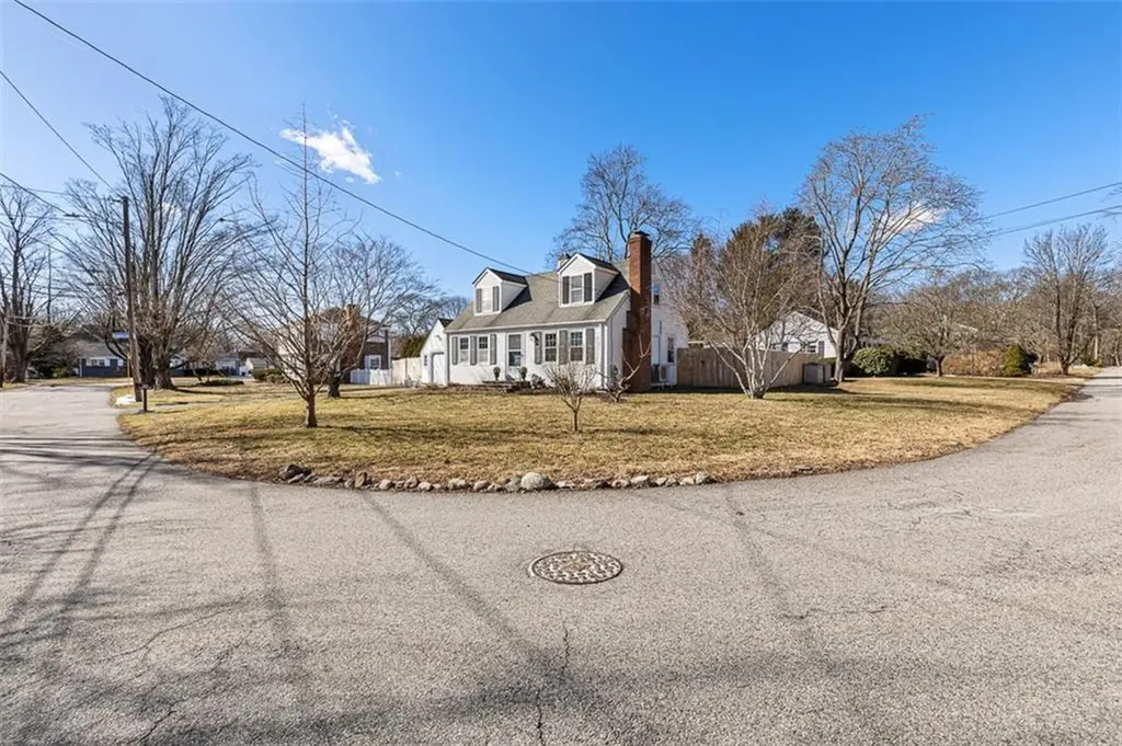 20 Highview Avenue Barrington RI 02806