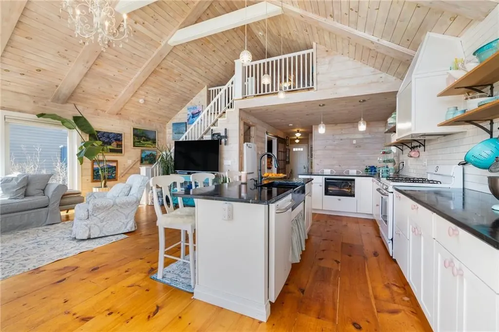 185 Namquid Drive Warwick RI 02888