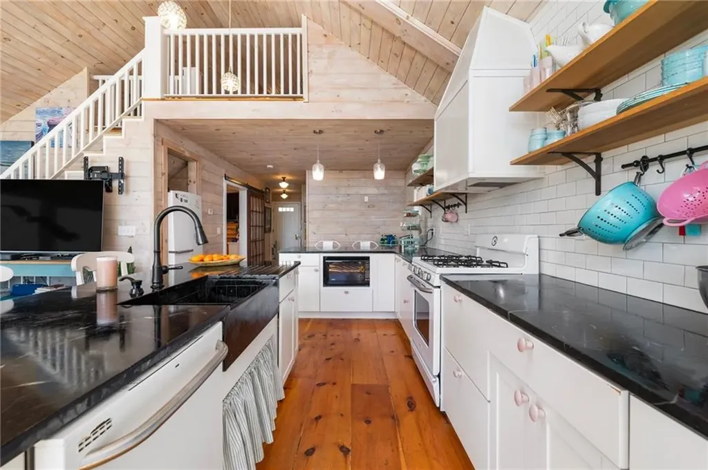 185 Namquid Drive Warwick RI 02888