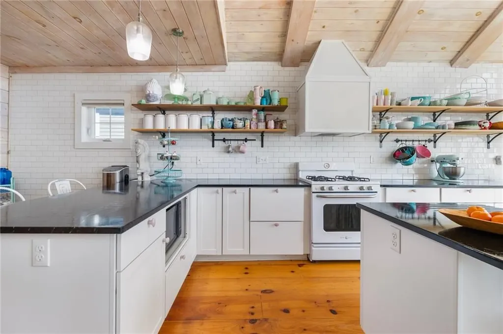 185 Namquid Drive Warwick RI 02888