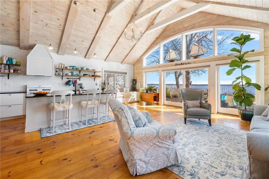 185 Namquid Drive Warwick RI 02888