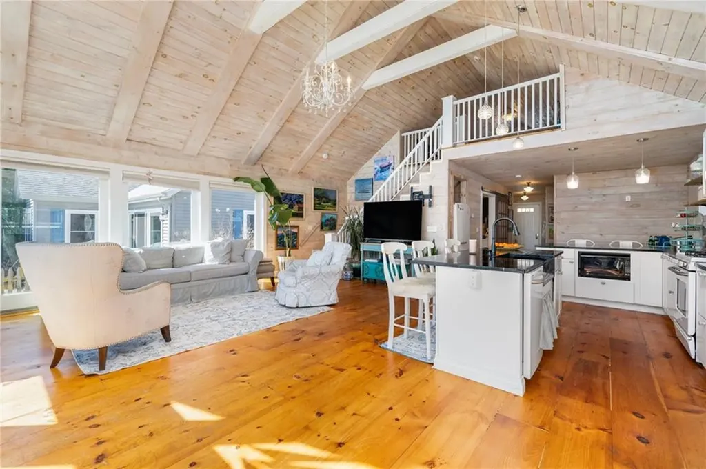 185 Namquid Drive Warwick RI 02888