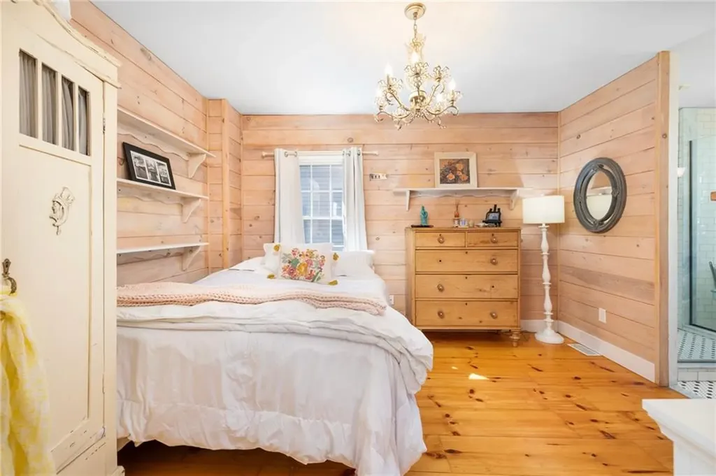 185 Namquid Drive Warwick RI 02888