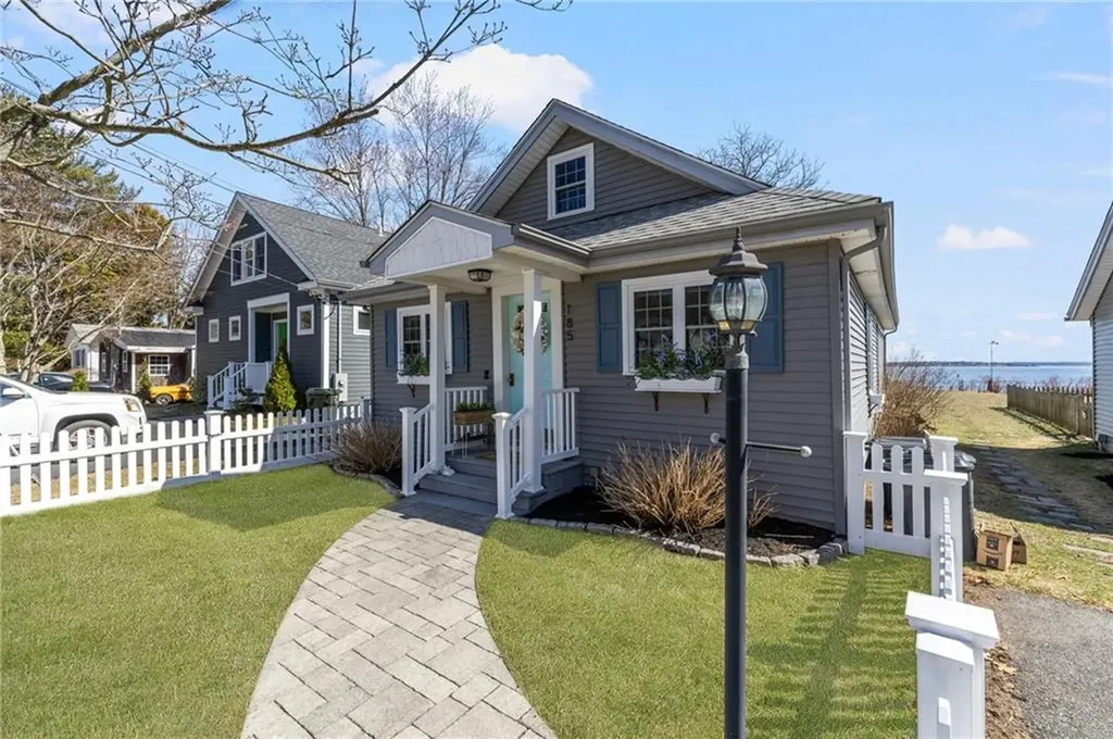 185 Namquid Drive Warwick RI 02888