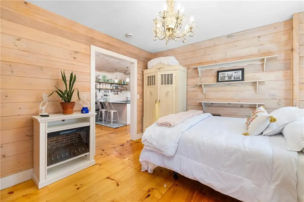 185 Namquid Drive Warwick RI 02888