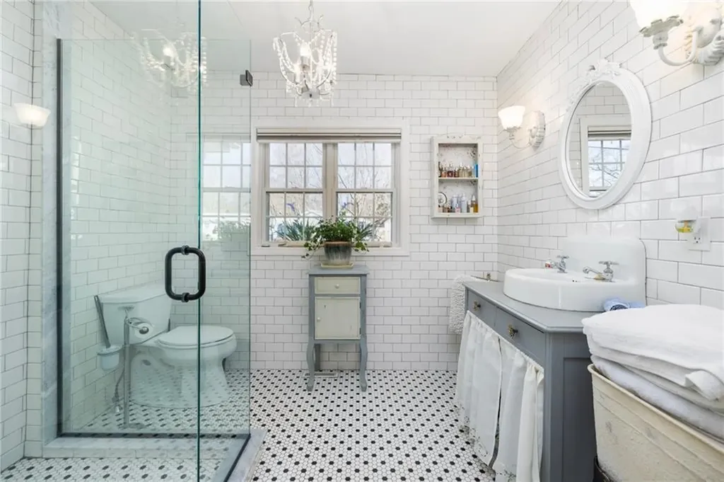 185 Namquid Drive Warwick RI 02888