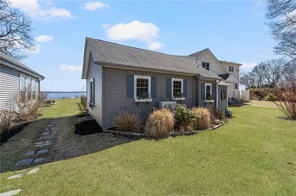 185 Namquid Drive Warwick RI 02888