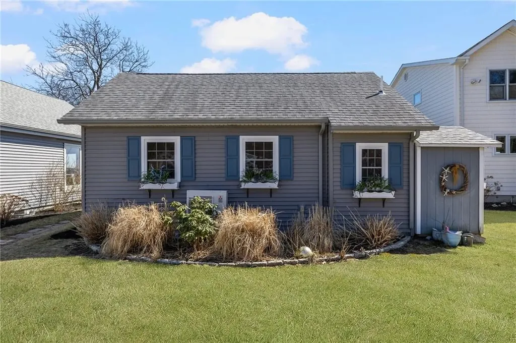 185 Namquid Drive Warwick RI 02888