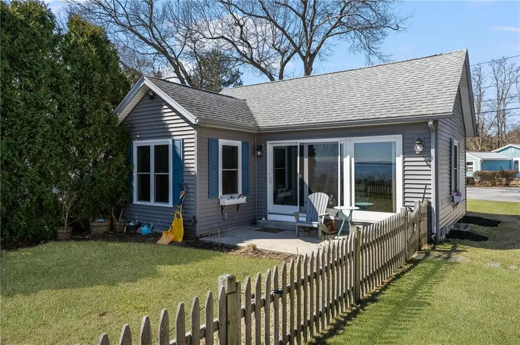 185 Namquid Drive Warwick RI 02888