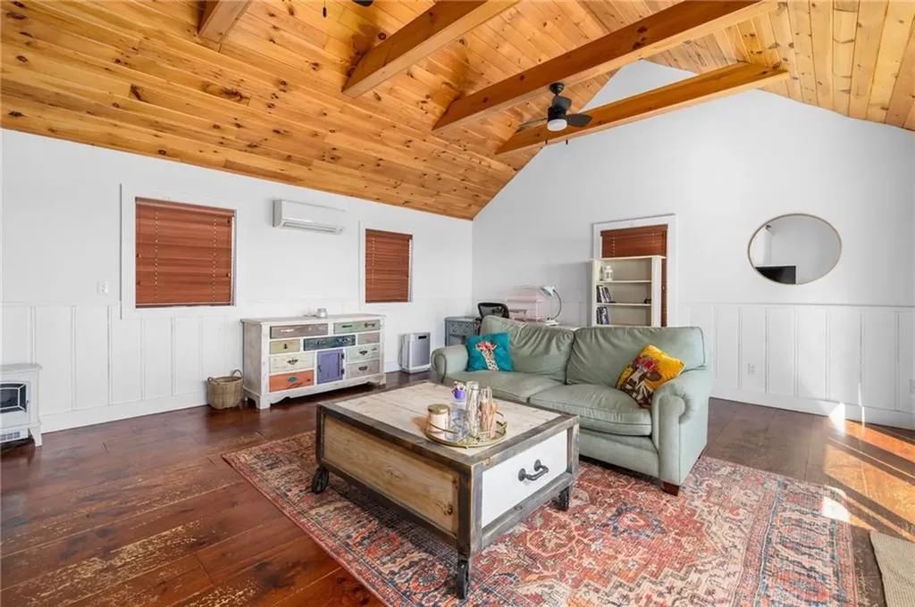 185 Namquid Drive Warwick RI 02888