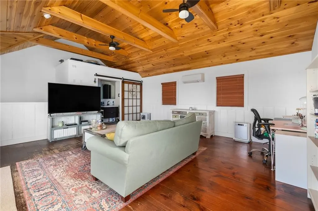185 Namquid Drive Warwick RI 02888