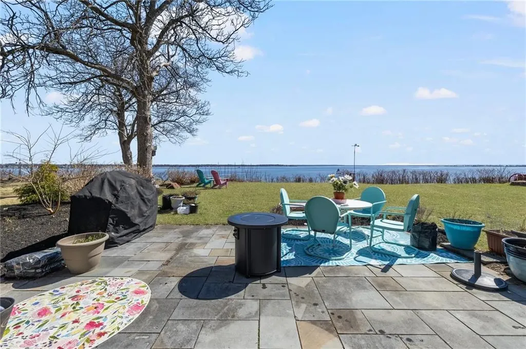 185 Namquid Drive Warwick RI 02888