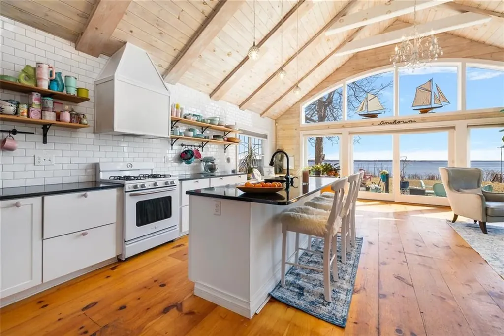 185 Namquid Drive Warwick RI 02888