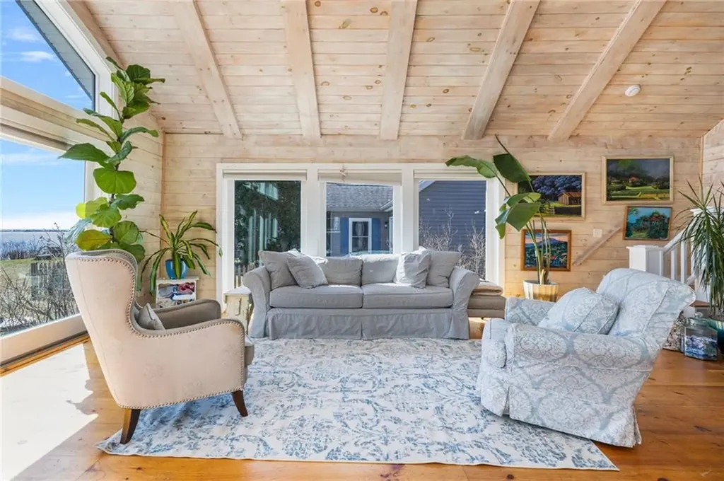 185 Namquid Drive Warwick RI 02888