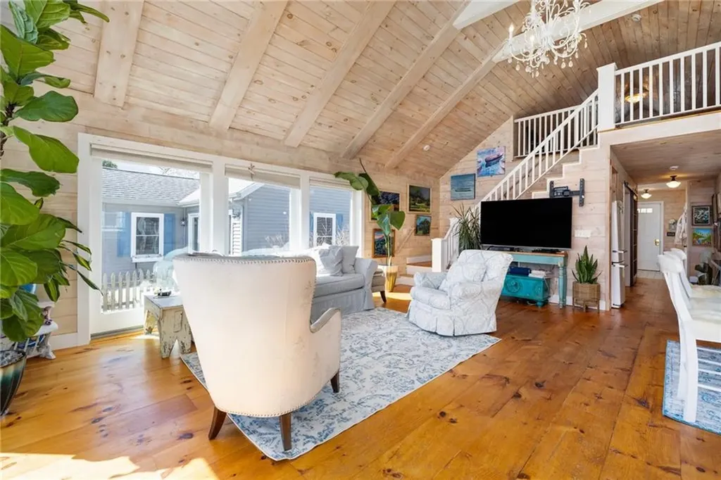185 Namquid Drive Warwick RI 02888