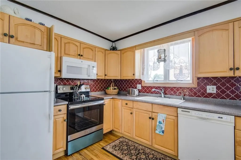 14 Hope Lane Narragansett RI 02882