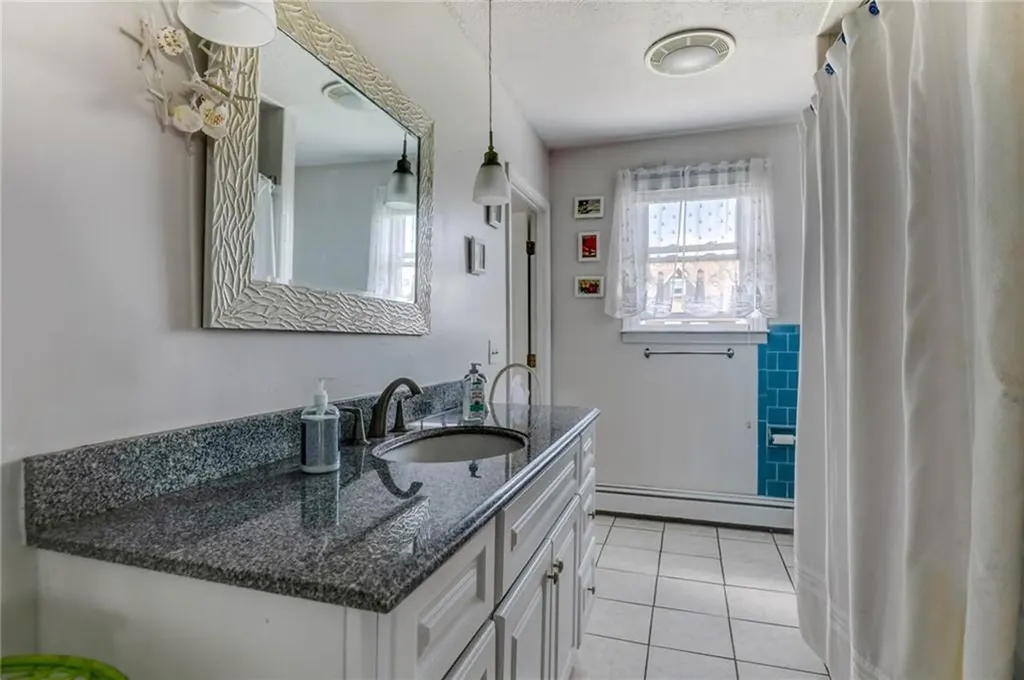 14 Hope Lane Narragansett RI 02882