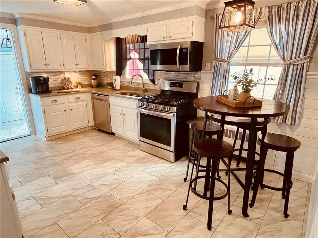 60 Felsmere Avenue Pawtucket RI 02861