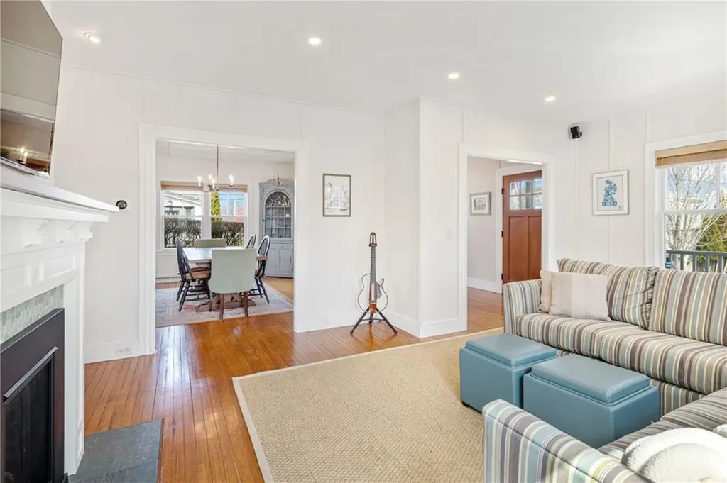 127 Eustis Avenue Newport RI 02840