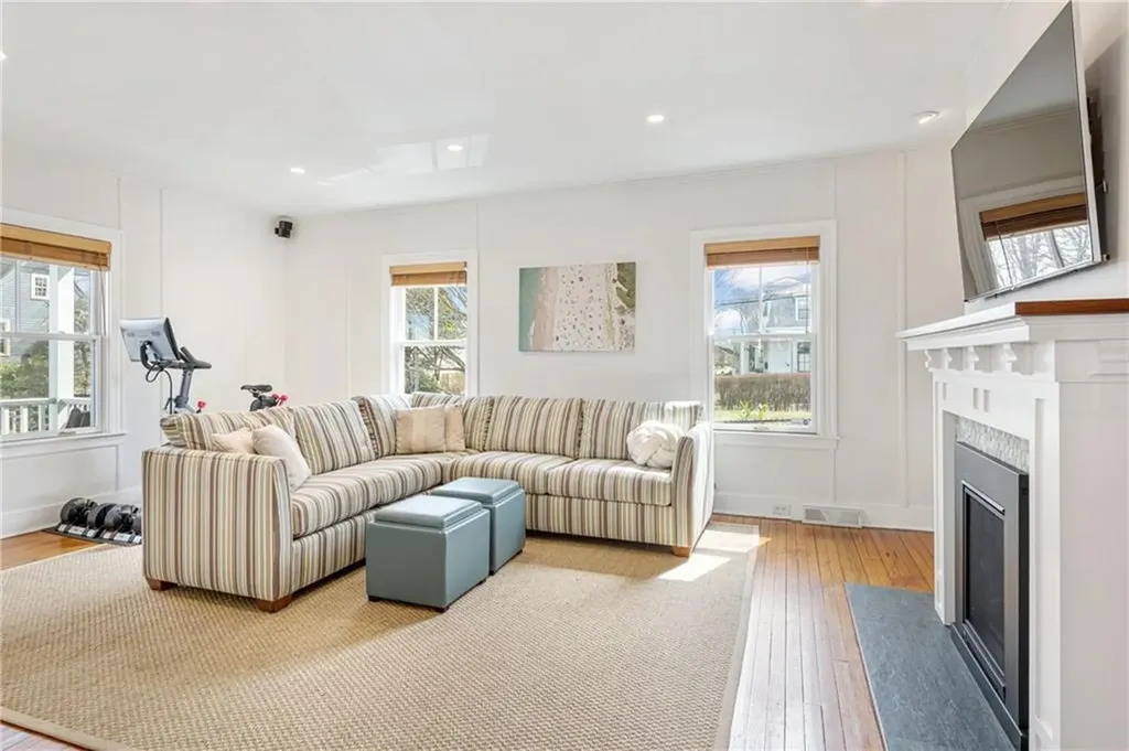 127 Eustis Avenue Newport RI 02840