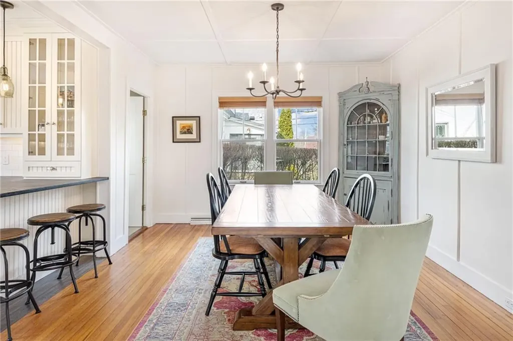 127 Eustis Avenue Newport RI 02840