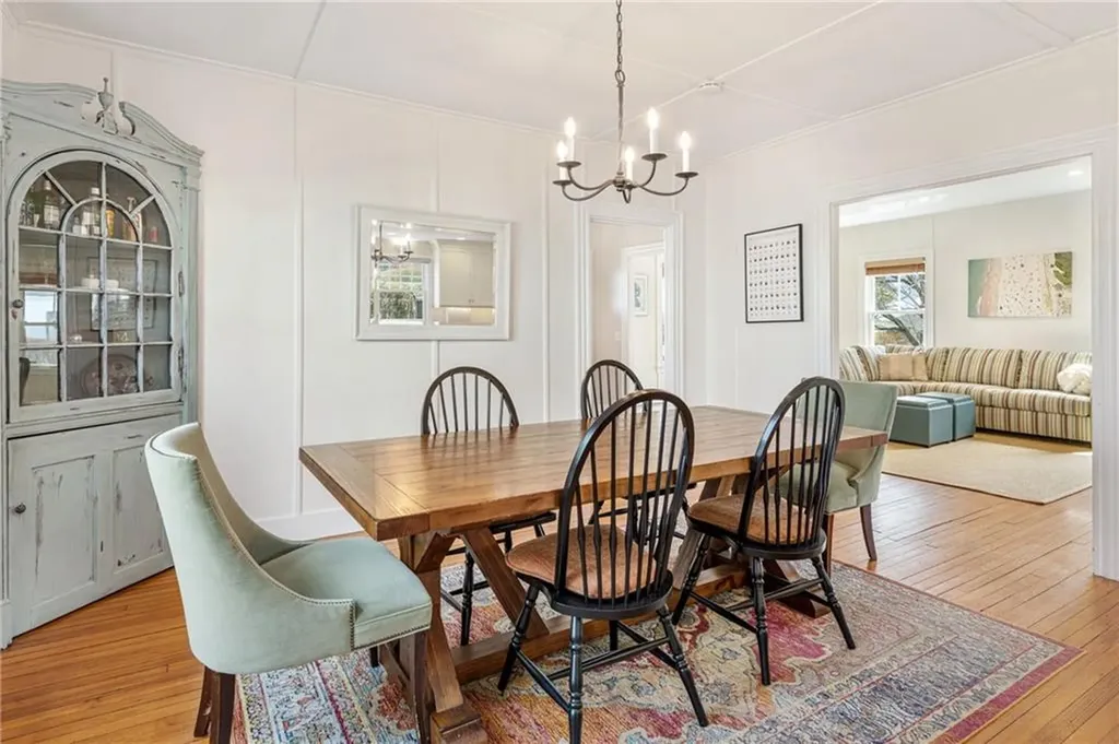 127 Eustis Avenue Newport RI 02840
