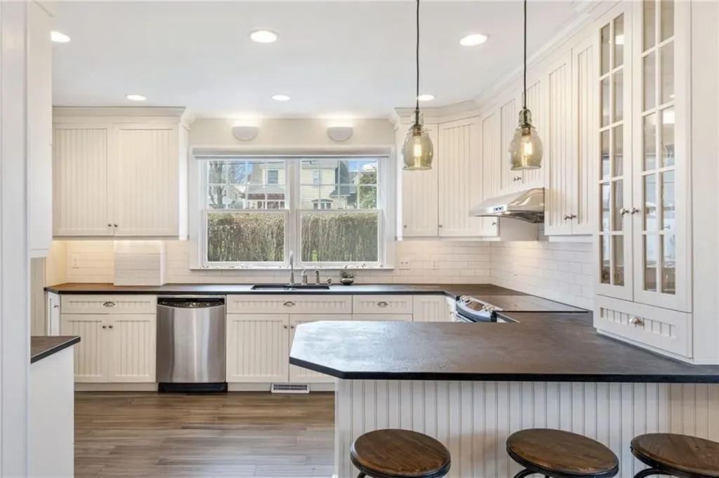 127 Eustis Avenue Newport RI 02840