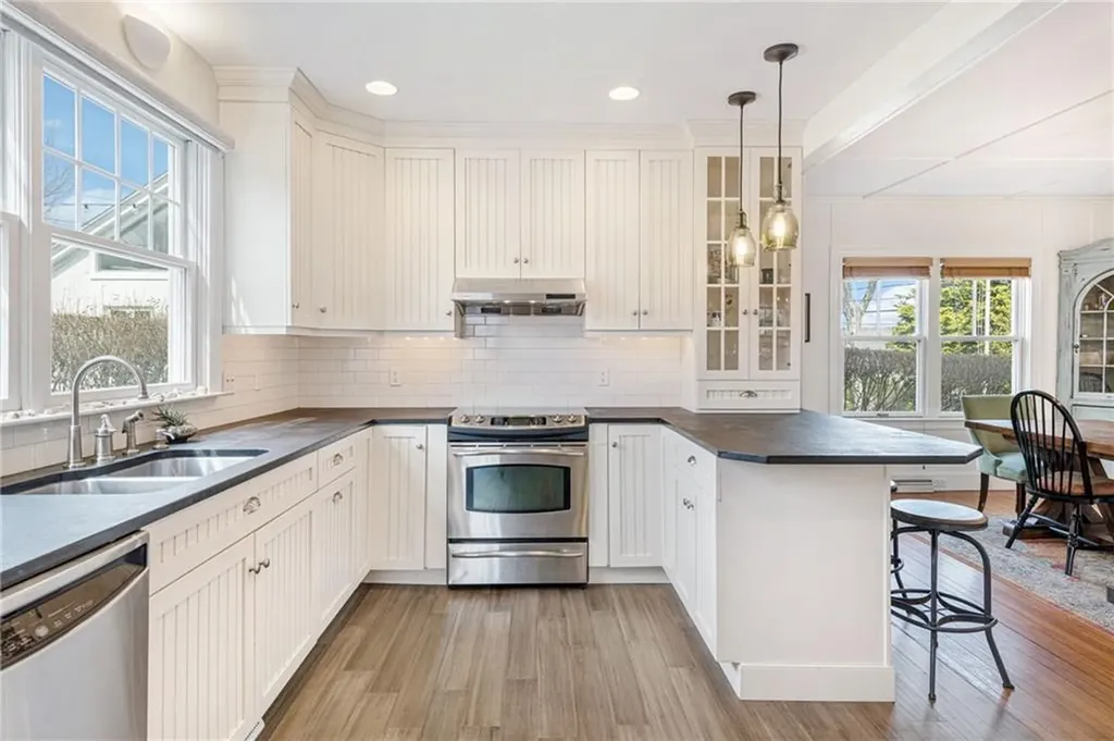 127 Eustis Avenue Newport RI 02840