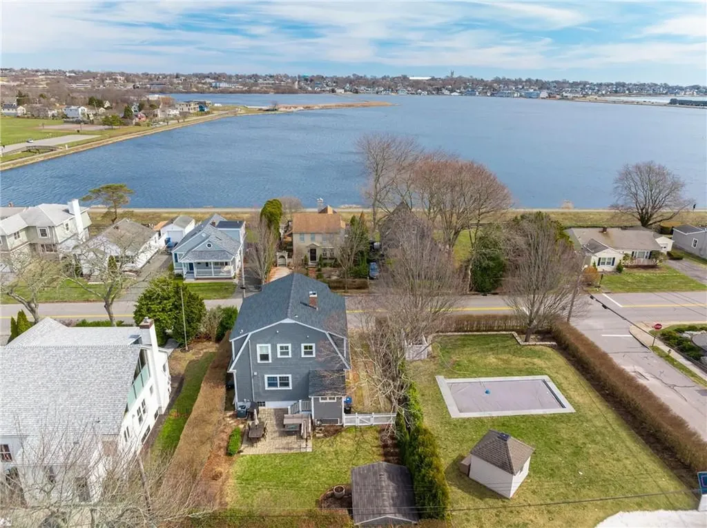 127 Eustis Avenue Newport RI 02840