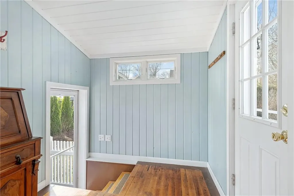 127 Eustis Avenue Newport RI 02840