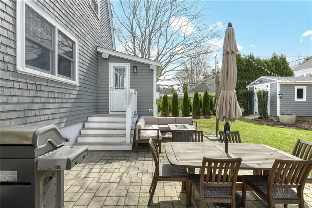 127 Eustis Avenue Newport RI 02840