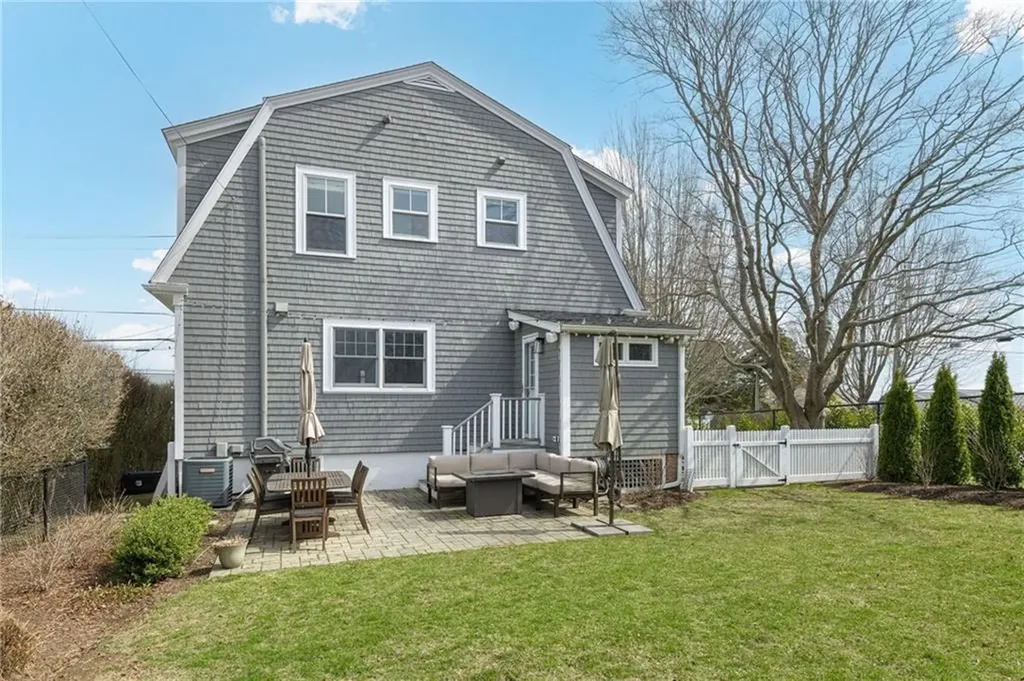 127 Eustis Avenue Newport RI 02840