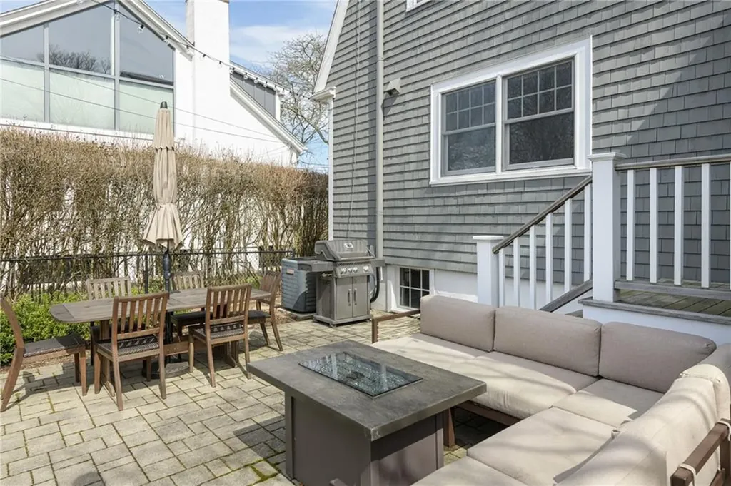 127 Eustis Avenue Newport RI 02840