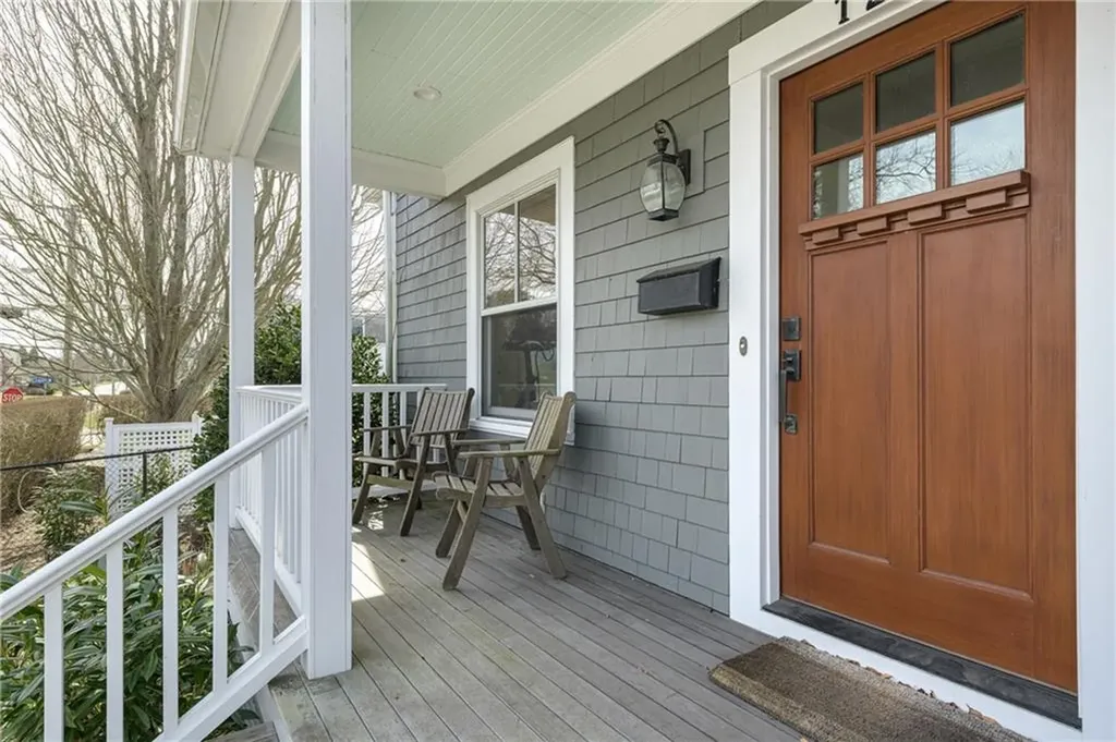 127 Eustis Avenue Newport RI 02840