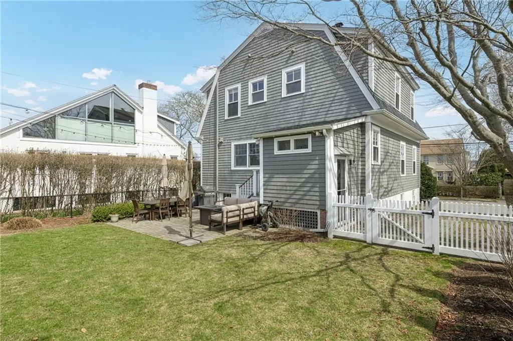 127 Eustis Avenue Newport RI 02840