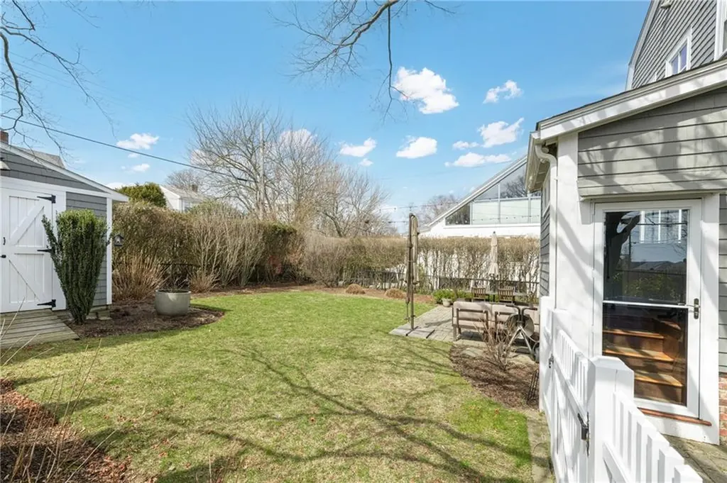 127 Eustis Avenue Newport RI 02840