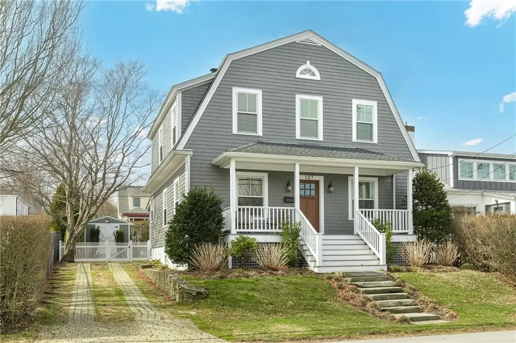 127 Eustis Avenue Newport RI 02840