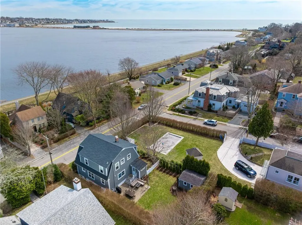 127 Eustis Avenue Newport RI 02840