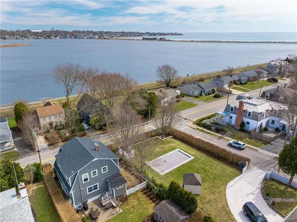127 Eustis Avenue Newport RI 02840