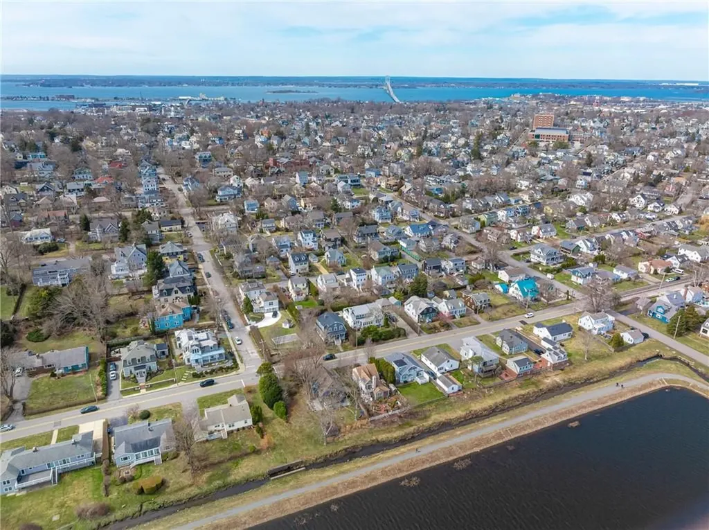 127 Eustis Avenue Newport RI 02840