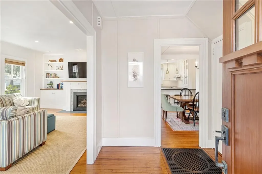 127 Eustis Avenue Newport RI 02840