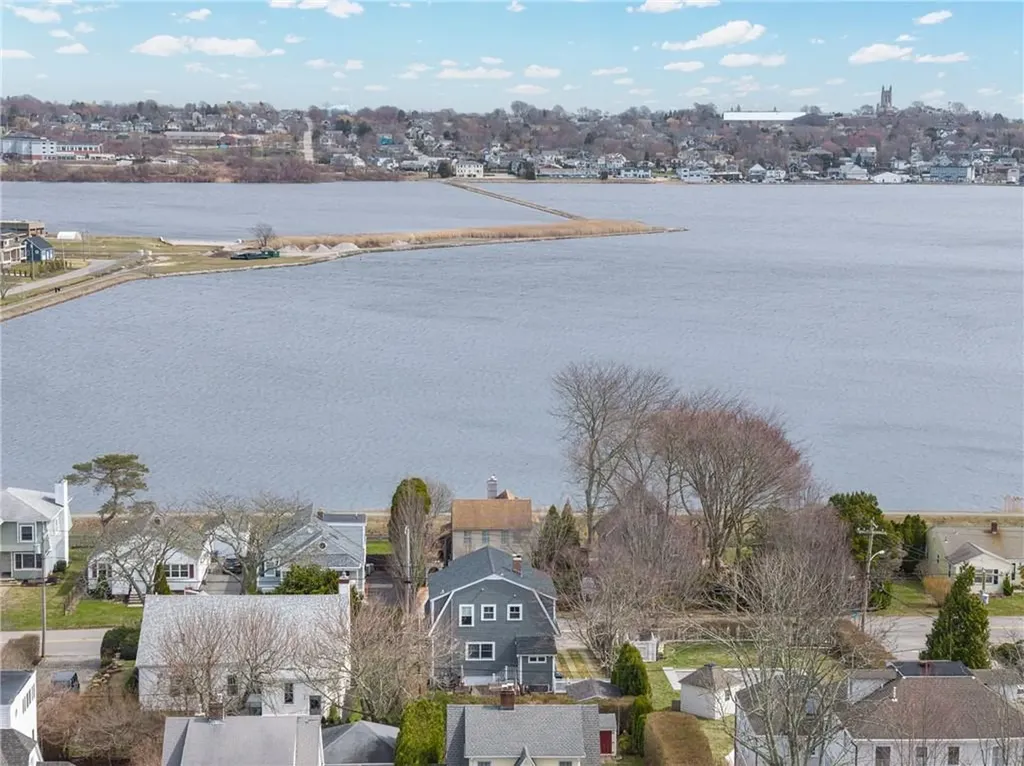 127 Eustis Avenue Newport RI 02840