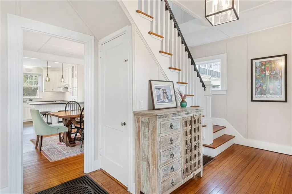 127 Eustis Avenue Newport RI 02840