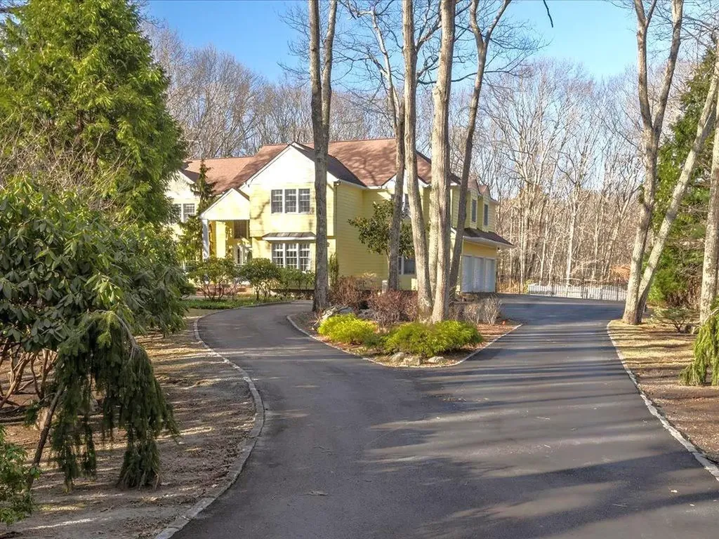 85 Lynn Circle East Greenwich RI 02818