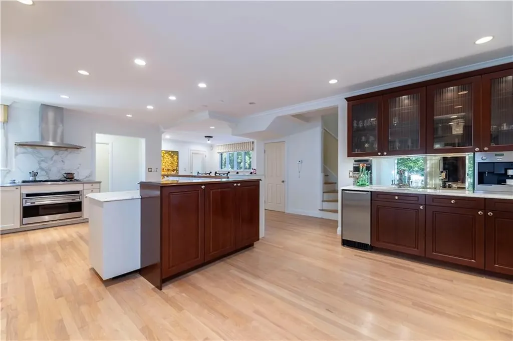 112 Tupelo Hill Drive Cranston RI 02920