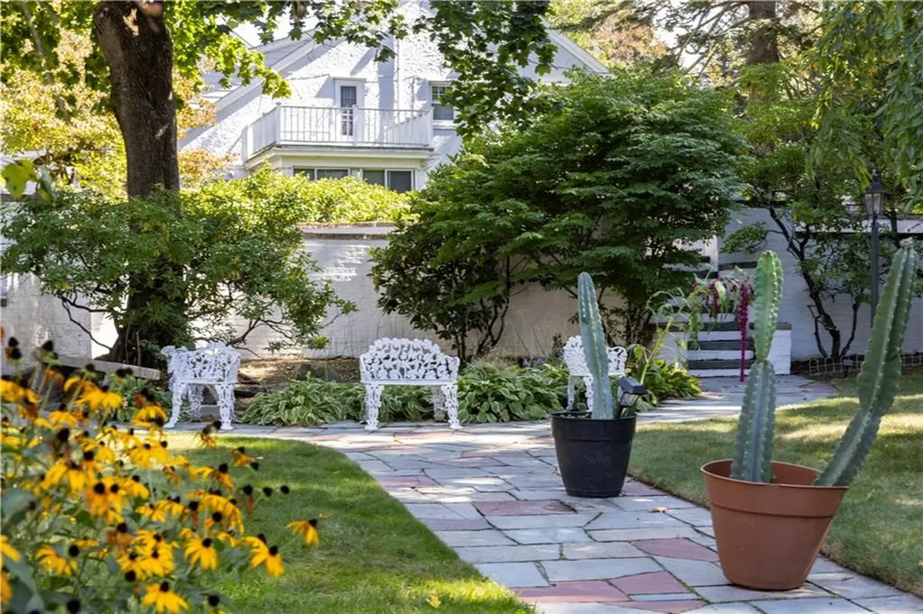 112 Tupelo Hill Drive Cranston RI 02920