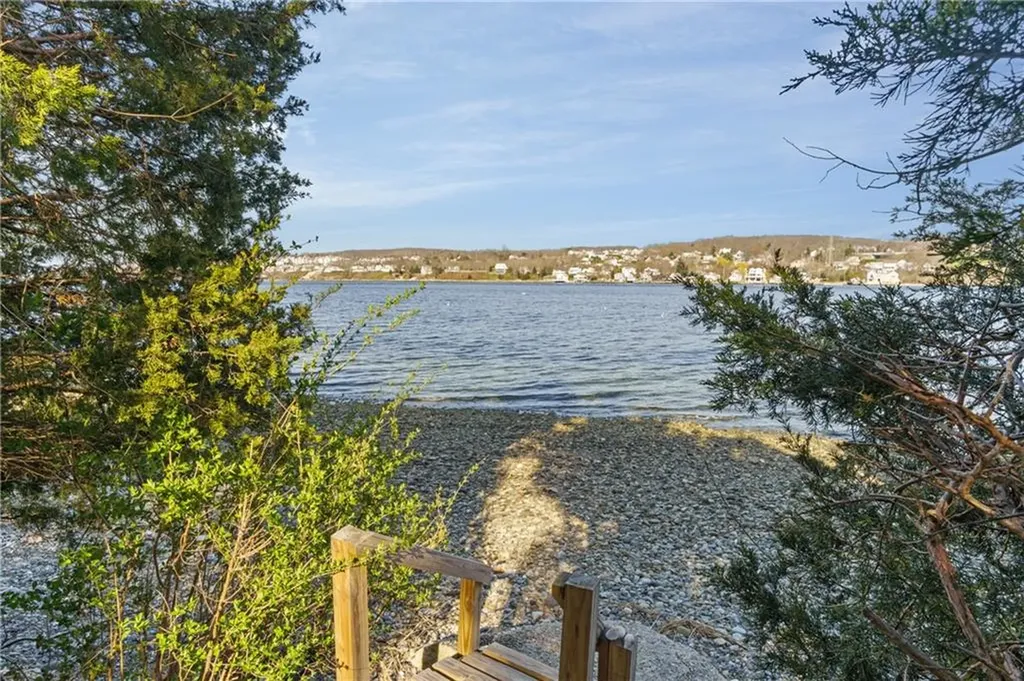 45 Narragansett Boulevard Portsmouth RI 02871