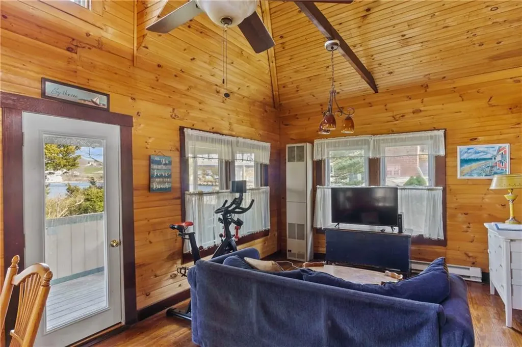 45 Narragansett Boulevard Portsmouth RI 02871