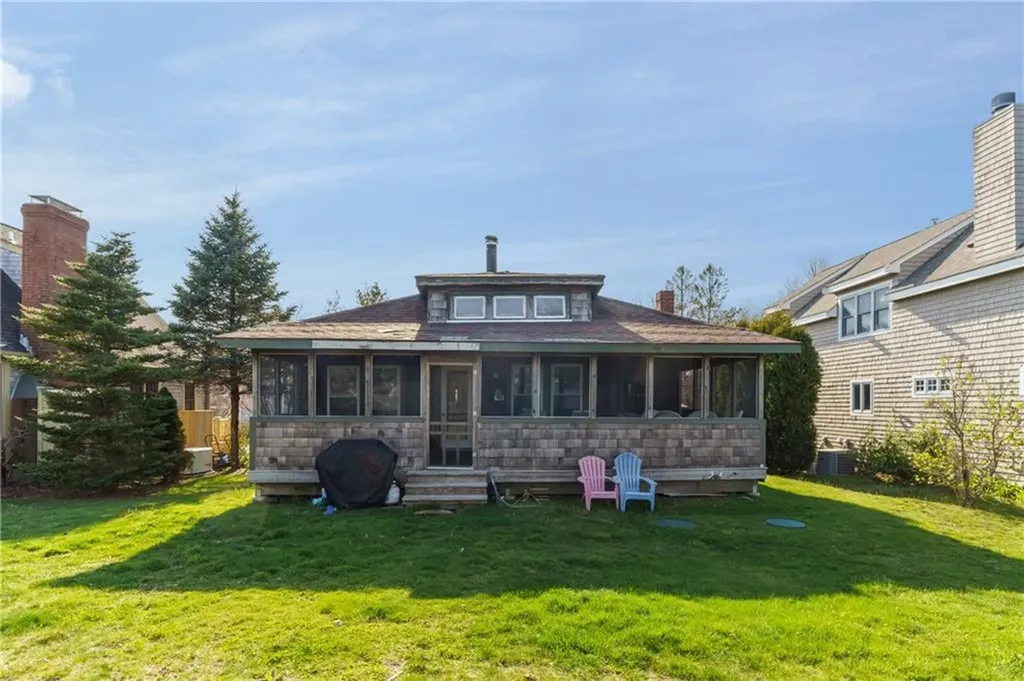 45 Narragansett Boulevard Portsmouth RI 02871